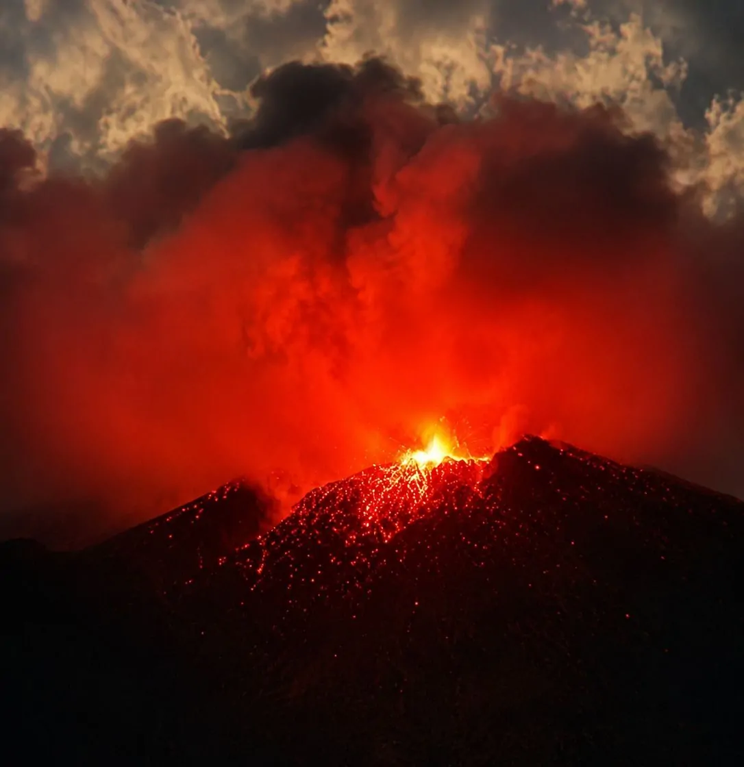 Stromboli erupt